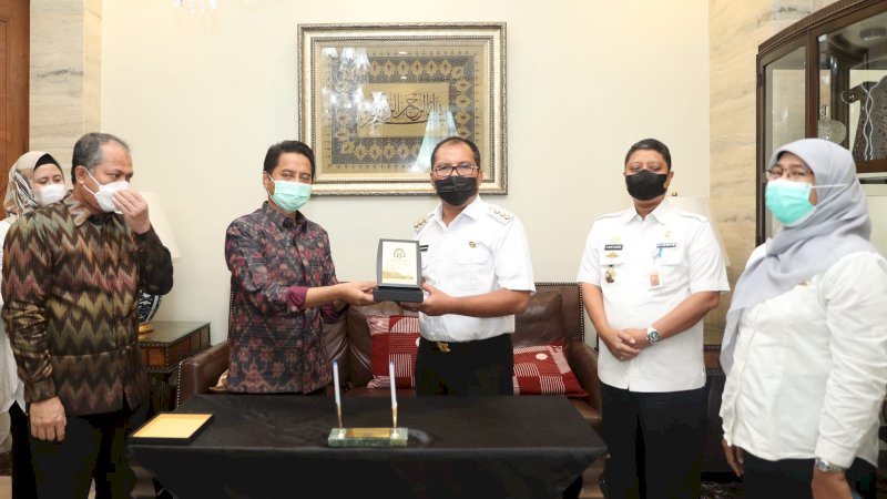Wali Kota Makassar,  Moh Ramdhan Pomanto saat menerima kunjungan Rektor UIN Alauddin, Prof. Hamdan Juhanis, di Amirullah, Rabu (8/9/21).