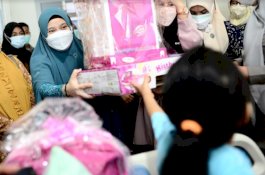 Mainan, Boneka, hingga Sepeda; Hadiah dari Istri Plt Gubernur Sulsel untuk Anak Korban Penganiayaan di Gowa