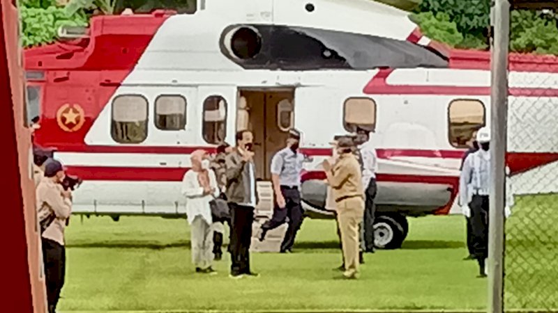 Presiden Joko Widodo (Jokowi) mendarat di Stadion Andi Ninnong, Kecamatan Tempe, sekitar pukul 11.00 Wita, Kamis (9/9/2021).