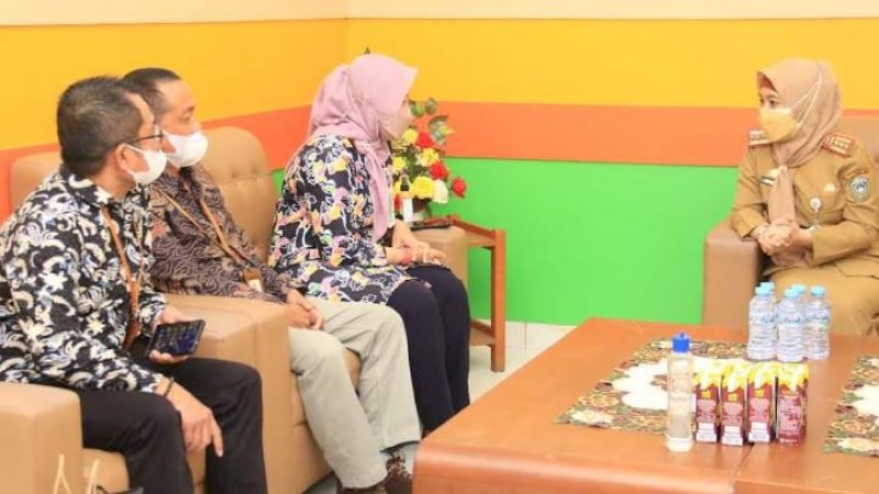 Manajemen PT PLN Persero Cabang Parepare berkunjung ke RSUD Andi Makkasau, Kota Parepare, Kamis (9/9/2021).