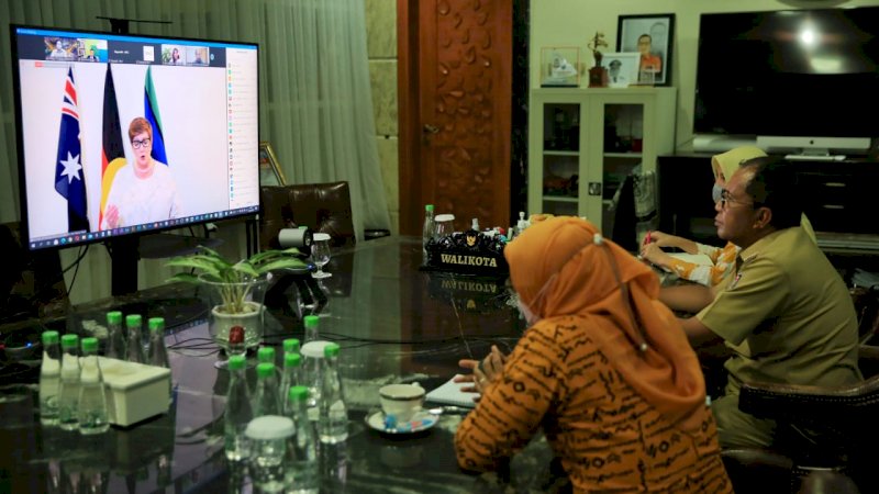 Wali kota Makassar Moh. Ramdhan "Danny" Pomanto berpidato dengan menteri luar negeri Australia Marice payne secara virtual dirumah jabatan Wali Kota. Jalan Amirullah. Kamis (9/9/2021).