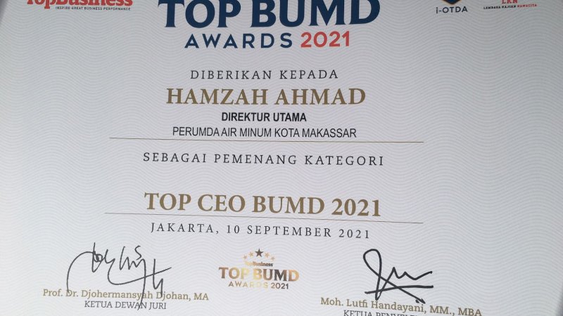 Dirut Perumda Air Minum Makassar Raih Penghargaan Top CEO BUMD 2021