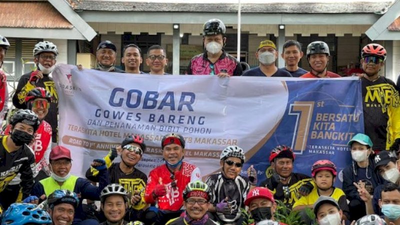 Anniversary Teraskita Hotel by Dafam Makassar Diisi Gowes Bareng MTB Sambil Tanam Pohon