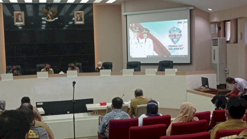 Wali Kota Makassar, Danny Pomanto saat rapat koordinasi bersama tim Makassar Recover dan Forkopimda Makassar, di Balai Kota Makassar, Senin (13/9/2021),