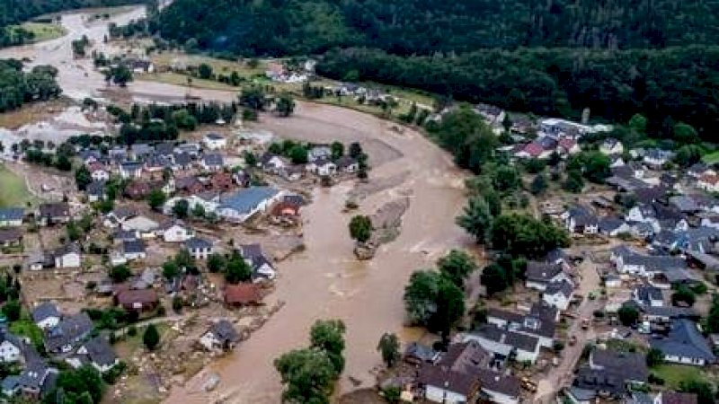 ILUSTRASI. Warga yang berada di bantaran sungai diminta waspada sepekan ke depan.