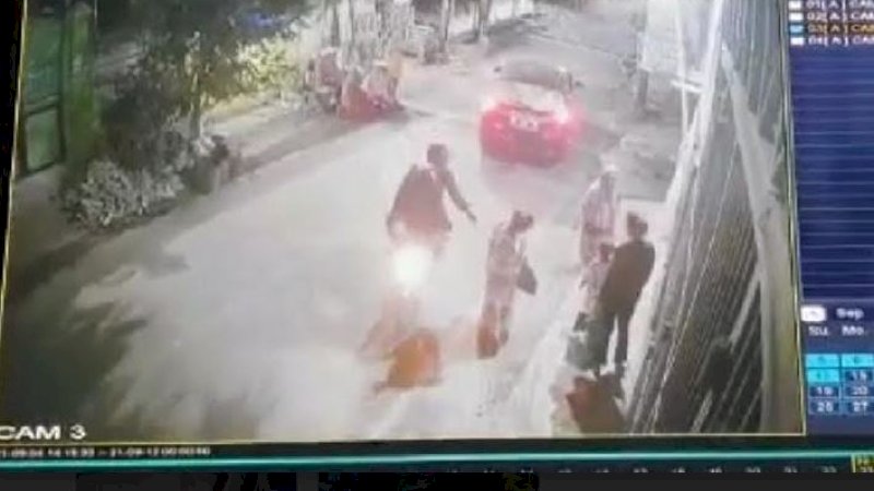 Aksi pelaku tersebut sempat terekam kamera CCTV. 