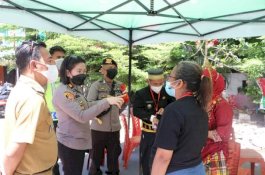 Tekan Penularan Covid 19, Camat Mariso dan Kapolsek Pantau Langsung  Vaksinasi Massal di Kantor Lurah Lette