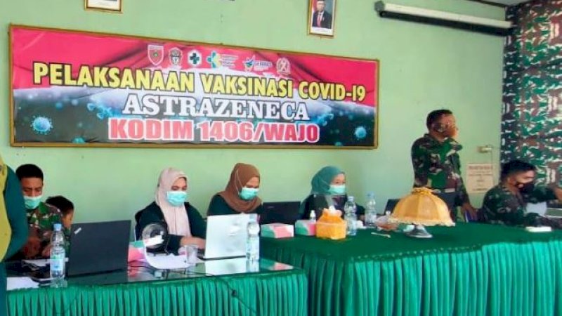 Vaksinasi COVID-19 tahap II di Mako Kodim 1406/Wajo, Jalan Kejaksaan, Kelurahan Bulupabbulu, Kecamatan Tempe, Kabupaten Wajo, Sulawesi Selatan, Selasa (14/9/2021).