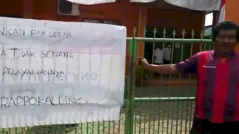 Sejumlah Warga Rappokalling Segel Kantor Lurah, Cabut Kembali Setelah Didatangi Bu Camat