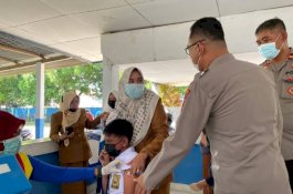 Pantau Vaksinasi COVID-19 Pelajar, Kapolres Takalar: Tetap Harus Terapkan Prokes