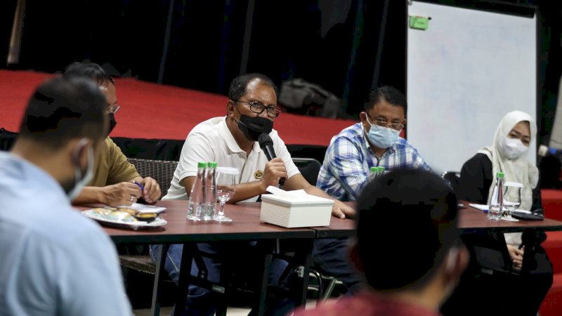 Wali Kota Makassar, Moh Ramdhan Pomanto bersama SKPD terkait dan seluruh Camat di Kota Makassar dalam rapat kordinasi di Kediaman pribadinya, Jumat (17/9/21).