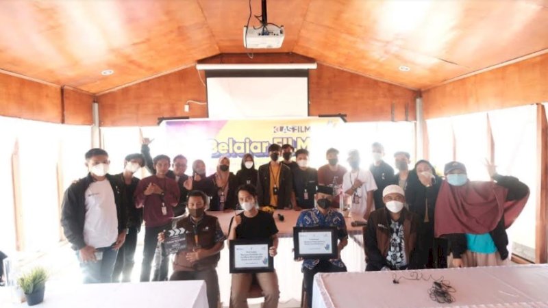 PLN Gelar Pelatihan Videografi dan Berikan Bantuan Gapura Wisata Cendol Malino