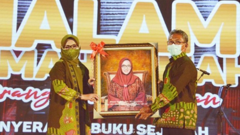 Rektor Unhas Prof Dwia Pamit Lewat Tiga Bait Pantun