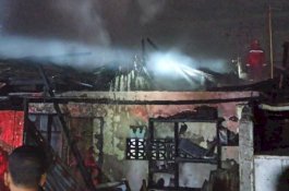 Kebakaran di Jalan Haji Kalla, Lima Rumah Hangus Terbakar