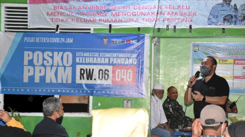 Camat Panakukkang, Kapolsek dan Danramil saat melaksanakan kegiatan safari Posko PPKM di RW 6 Kelurahan Pandang, Selasa (21/09/21).