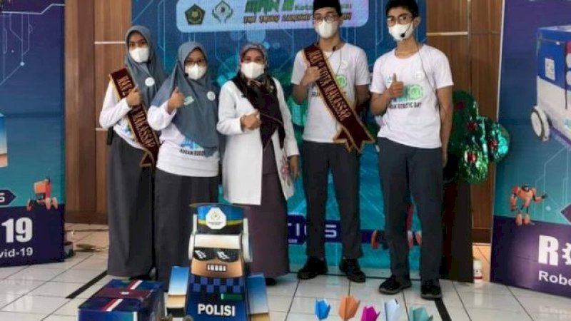 Siswa-siswi Madrasah Aliyah Negeri (MAN) 2 Kota Makassar mengikuti ASEAN Robotic Day (ARD) 2021.