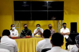 Camat Wajo Ajak Masyarakat Berpatisipasi Aktif Sukseskan Vaksinasi 100 RT 1 Hari 