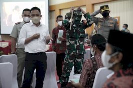 Bupati Bantaeng Bagikan 1.300 Sertifikat Tanah Gratis