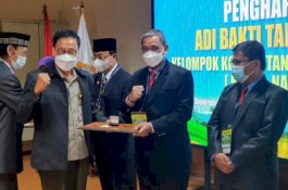 Bupati Wajo Satu-satunya Kepala Daerah di Sulawesi Terima Penghargaan KTNA di Jakarta