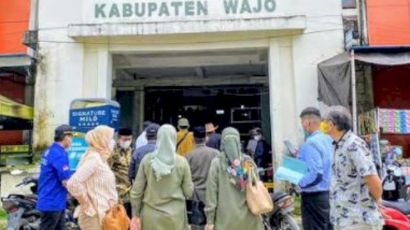 Bahas Ranperda Pengelolaan Pasar, Pansus II DPRD Wajo Turun ke Pasar Siwa Dengar Aspirasi Pedagang