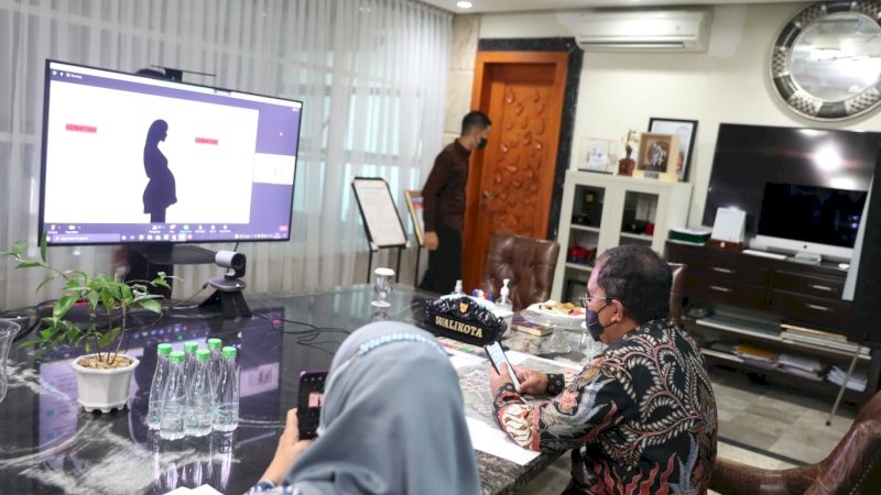 Wali Kota Makassar, Moh. Ramdhan ‘Danny’ Pomanto menghadiri Launching kick off program momentum dan momentum Private Health Care Delivery (MPHD) Secara virtual, di Kediaman Pribadinya, Kamis (23/9/21
