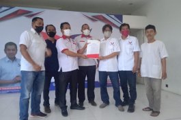 Yulius Paturu Resmi Terima SK PAW dari Perindo Sebagai Anggota DPR Tana Toraja