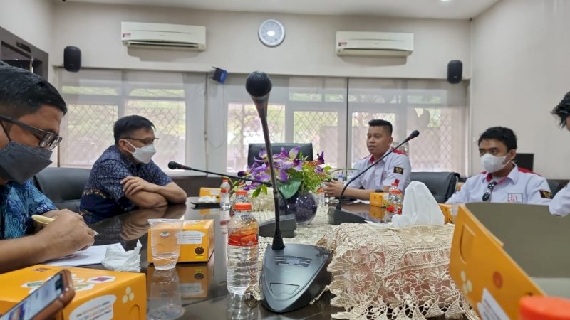 LAKIN mengunjungi kantor DPU Makassar untuk bersilaturahmi dan juga mengedukasi terkait tindakan korupsi di Ruang Rapat DPU Makassar, Jum’at (24 September 2021).