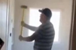 Dibayar Setengah Pemilik Rumah, Kontraktor Hancurkan Kamar Mandi yang Baru Saja Dia Renovasi