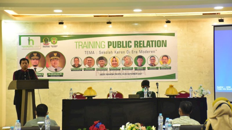 Asisten III Pemkot Palopo Buka Training Public Relation