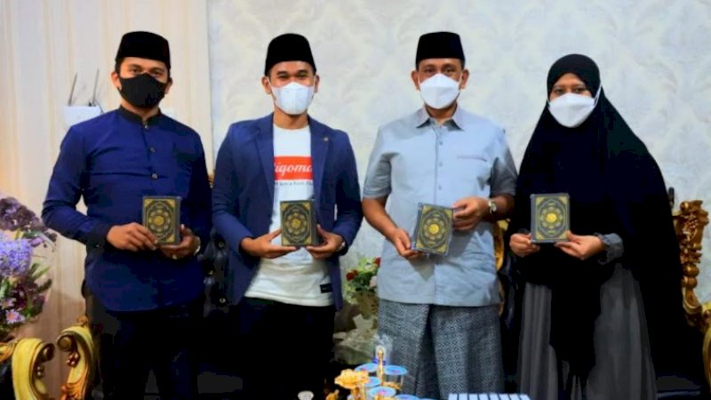 Donasi Para Dermawan, Bupati Wajo Terima 800 Mushaf Al-Quddus untuk Penghafal Al-Qur’an