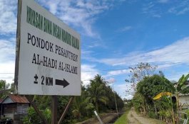 Jalan Menuju Ponpes Al Hadi-Al Islami Memprihatinkan 2 Kilo, Pembina: Kalau Tidak Bisa Aspal, Cukup Pengerasan