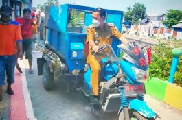 Begini Gaya Camat Mariso Berikan Semangat ke Satgas Kebersihan