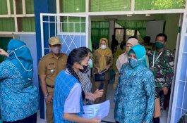 Ketua TP PKK Kota Makassar Tinjau Langsung Kesiapan Pelaksanaan Vaksinasi di Tamalanrea