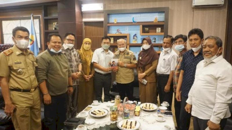 Bupati Jeneponto, Iksan Iskandar, menerima rombongan pengurus Ikatan Saudagar Muslim Indonesia (ISMI) di ruang kerjanya, Kantor Bupati Jeneponto, Selasa (27/9/2021). 