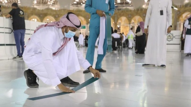 Pemasangan jalur baru di Masjidilharam. (Foto: SPA)