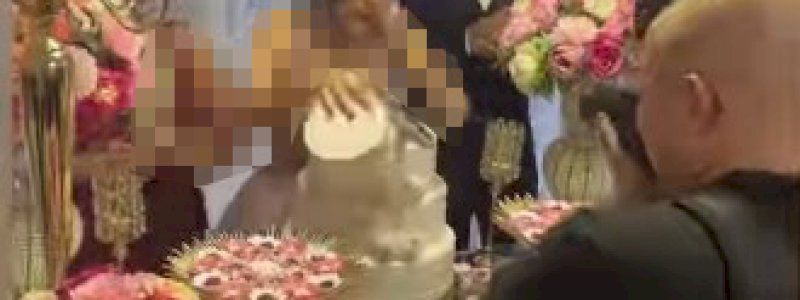 Pengantin Wanita Dibuat Malu, Kue Tar Raksasa Jatuh saat Ditiup, Ternyata Styrofoam