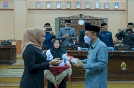 Paris Yasir Hadiri Rapat Paripurna Penyerahan Ranperda Perubahan APBD di DPRD Jeneponto