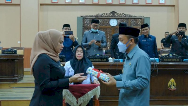 Paris Yasir Hadiri Rapat Paripurna Penyerahan Ranperda Perubahan APBD di DPRD Jeneponto