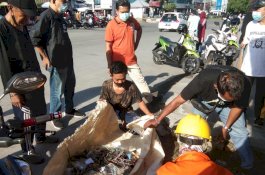 Camat Wajo Pimpin Giat Jumat Bersih di Kelurahan Ende