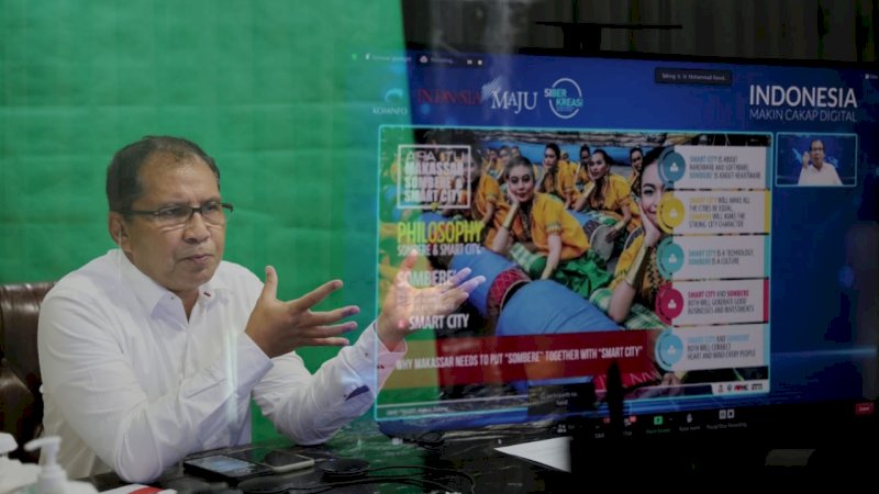 Wali Kota Makassar, Danny Pomanto saat menjadi pembicara pada webinar literasi digital Kominfo secara during, Jum’at (1/10/2021