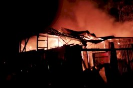 Kebakaran di Inspeksi Kanal Rappocini Makassar, 9 Rumah Hangus Terbakar