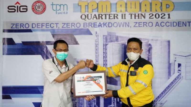 PT Semen Tonasa Serahkan Total Productive Maintenance Award Q2 2021