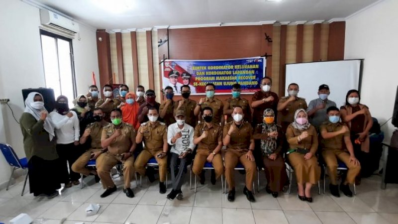 Bimtek Pendataan Warga dan Sosialisasi Aplikasi Makassar Recover di Kecamatan Ujung Pandang. 