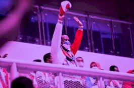 Begini Gaya Plt Gubernur Sulsel Semangati Kontingen pada Seremoni Pembukaan