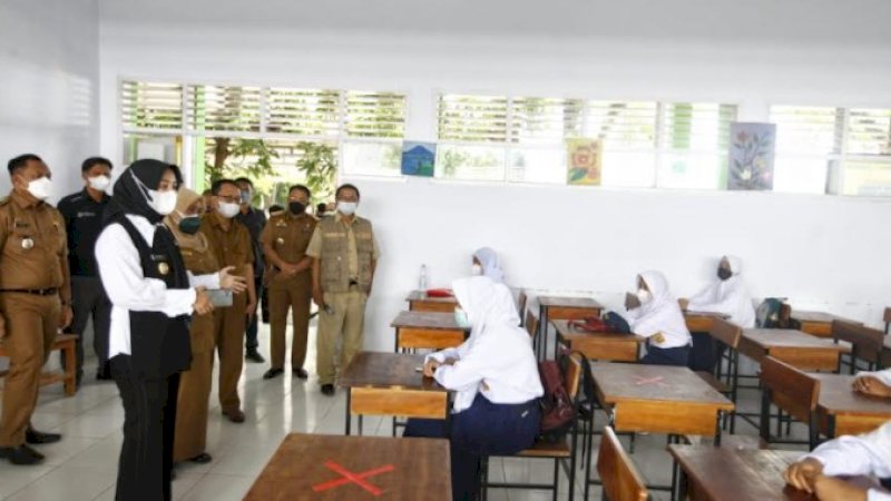 Tinjau Simulasi PTM di SMPN 15 Makassar, Fatma: Kita Lihat Semua Berjalan dengan Baik