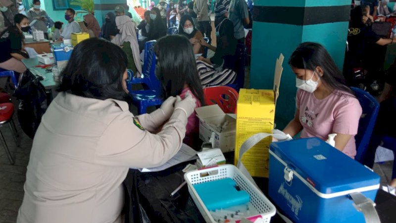 Aktivitas pelaksanaan Gebyar 1000 Vaksin di Kampus STIM LPI Makassar,  Selasa, (5/10/21).