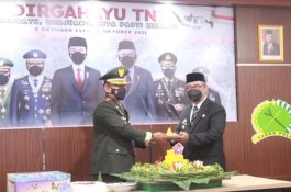 Wawali Parepare Hadiri HU Ke-76 TNI di Makodim 1405 Mallusetasi