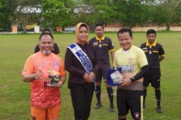 Karyawan Bank Sulselbar Barru Rawat Kekompakan Lewat Sepak Bola