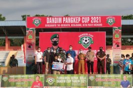 Mantan Pemain Timnas M Ilham Bawa Bumbum FC Juara Turnamen Dandim Cup Pangkep
