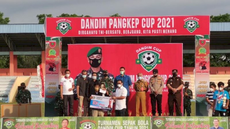 Mantan Pemain Timnas M Ilham Bawa Bumbum FC Juara Turnamen Dandim Cup Pangkep